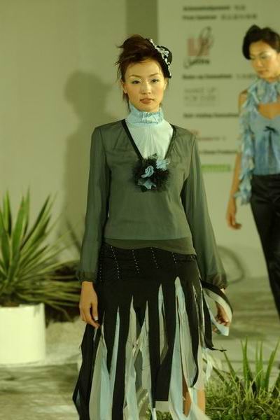 Hong Kong Fashion Week '03 - Overall Winner Elegant Destroyer