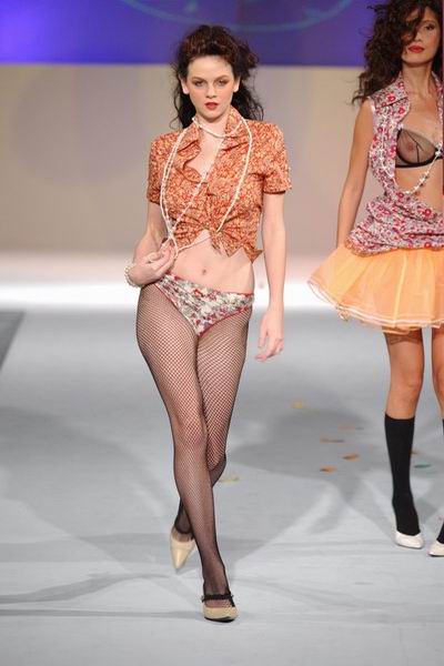 Singapore Fashion Week '03 - Elvis Jesus