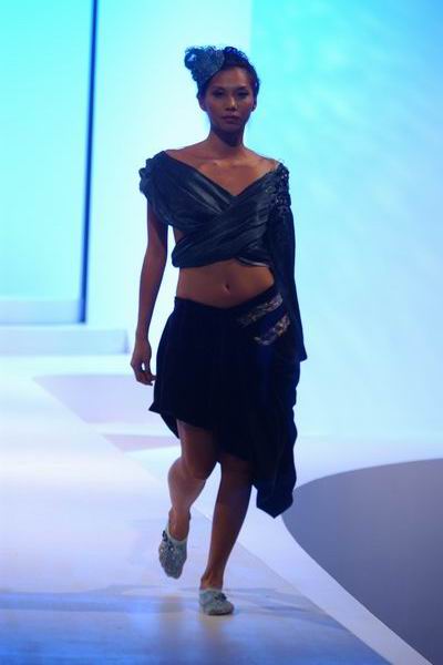 Singapore Fashion Week '03 - Kathleen Loi