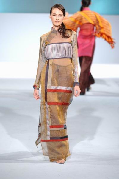 Singapore Fashion Week '03 - Pacale Dang