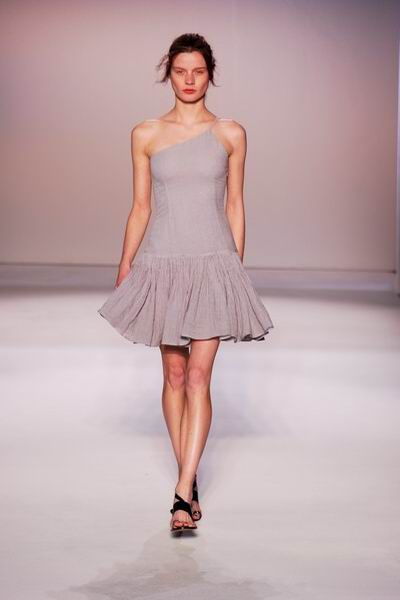 London Fashion Week - Spring '04 - Nicole Farhi