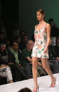 Toronto Fashion Week - Spring '04 - Colombia Moda