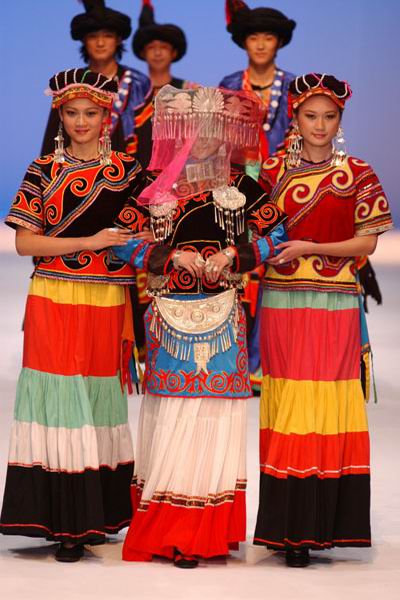 Paris Fashion Week - Spring '04 - Costumes Regionaux De Chine