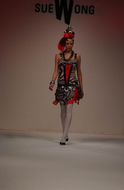 Los Angeles Fashion Week - Spring '04 - Sue Wong
