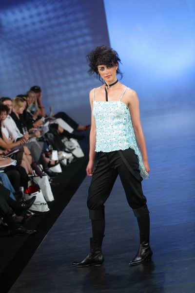 New Zealand FW - Fall/Winter '04 - Robin Jones