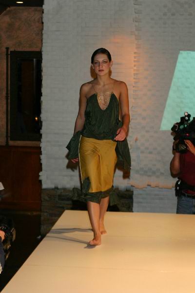 Vancouver Fashion Week '03 - Colleen Miezejeski