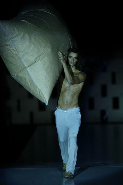 Lisbon Fashion Week '03 - Dino Alves