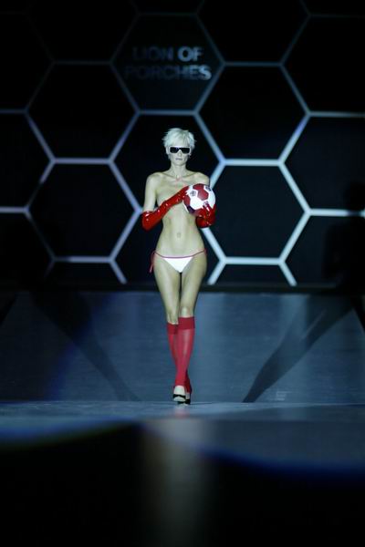 Lisbon Fashion Week '03 - Lion of Porches