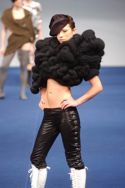 Hong Kong Fashion Week 2004 - A Loose Fight by Jane