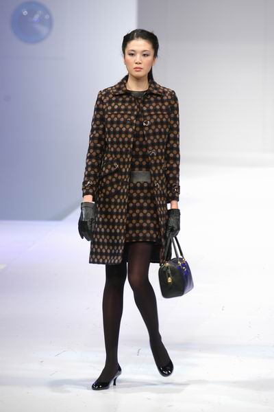 Hong Kong Fashion Week 2004 - Chang  Joo Hee