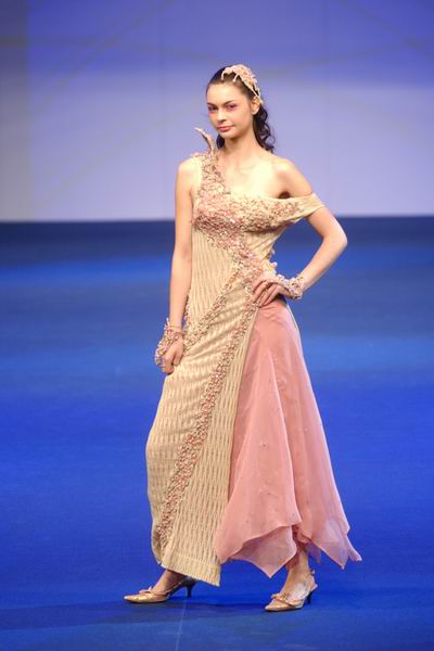 Hong Kong Fashion Week 2004 - Conjuction by Gary Shiu