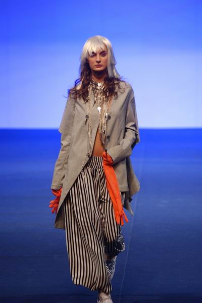 Hong Kong Fashion Week 2004 - Flatten by Maggie Tse