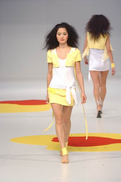 Hong Kong Fashion Week 2004 - Hin Lee