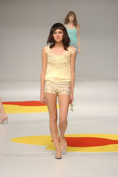 Hong Kong Fashion Week 2004 - Ivy Yip