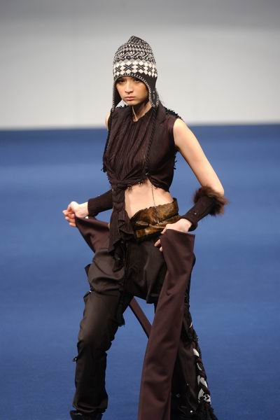 Hong Kong Fashion Week 2004 - Japanese Ray by Timbee Lo