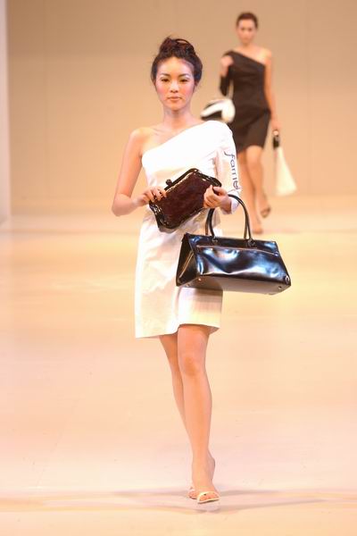 Hong Kong Fashion Week 2004 - Jones Lee HK