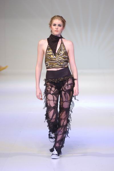 Hong Kong Fashion Week 2004 - Laurensius Teguh Pramono Indonesia