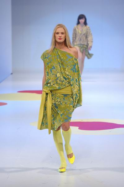 Hong Kong Fashion Week 2004 - Maison Conee