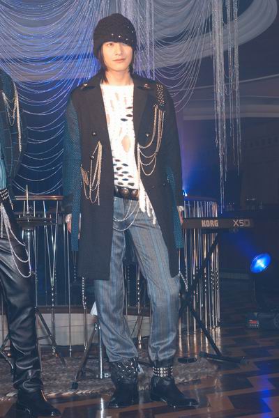 Hong Kong Fashion Week 2004 - Tommy Cheung