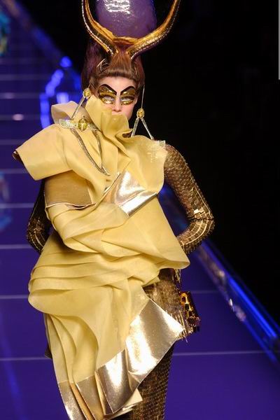 Haute-Couture Spring 2004 - Christian Dior