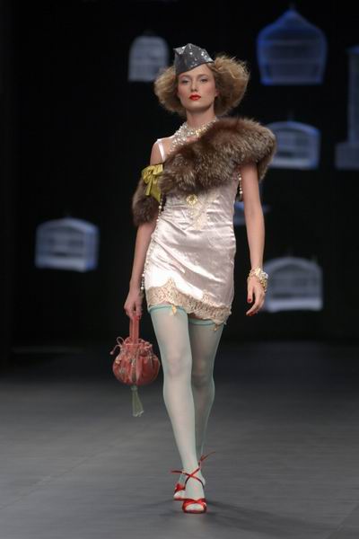Rio de Janeiro Fashion Week Winter 2004 - Santa Ephigenia