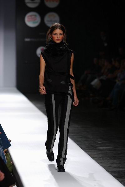 Sao Paulo Fashion Week Winter 2004 - Gloria Coelho