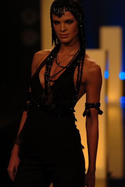 Sao Paulo Fashion Week Winter 2004 - Iodice