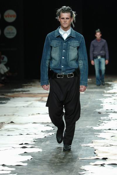 Sao Paulo Fashion Week Winter 2004 - Mareu Nitschke