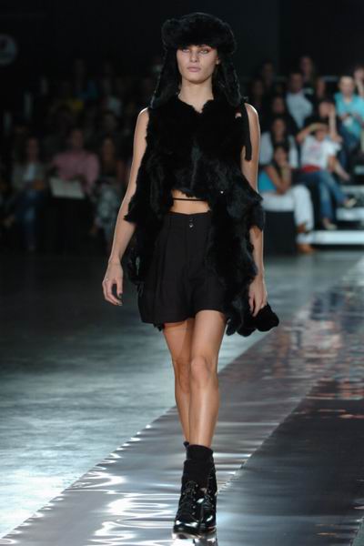 Sao Paulo Fashion Week Winter 2004 - Reinaldo Lourenco