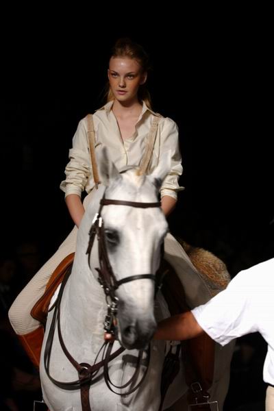 Sao Paulo Fashion Week Winter 2004 - Renato Loureiro