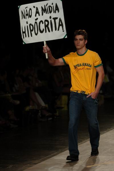 Sao Paulo Fashion Week Winter 2004 - Vide Bula