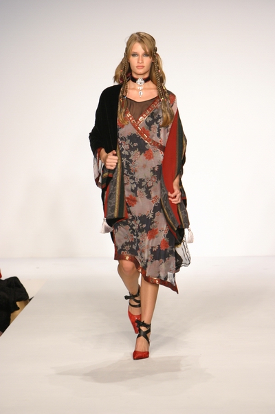 Olympus Fashion Week NY Fall 2004 - Flora Zhang Tian Ai