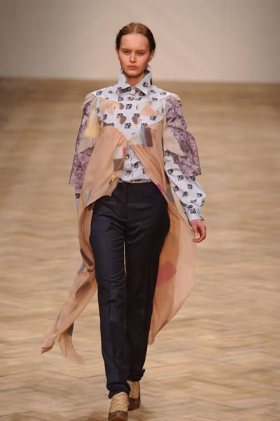 London Fashion Week Fall 2004 - Julie Verhoeven