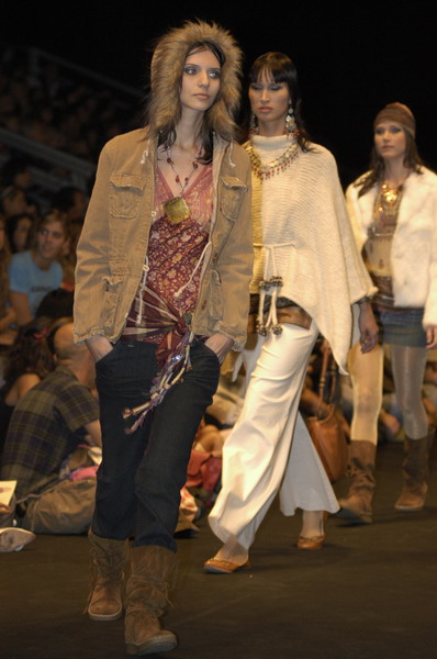 Buenos Aires Fashion Week 2004 - Rapsodia
