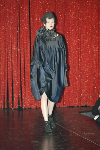 Paris Fashion Week Fall 2004 - Comme des Garcons
