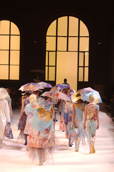 Paris Fashion Week Fall 2004 - Issey Miyake