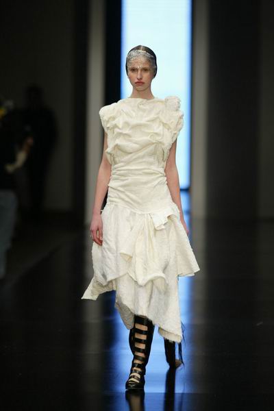 Moda Lisboa Fall 2004 - Alexandra Moura