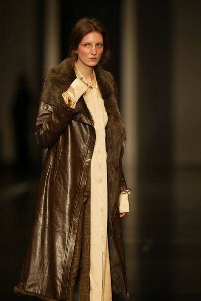 Moda Lisboa Fall 2004 - Nuno Baltazar