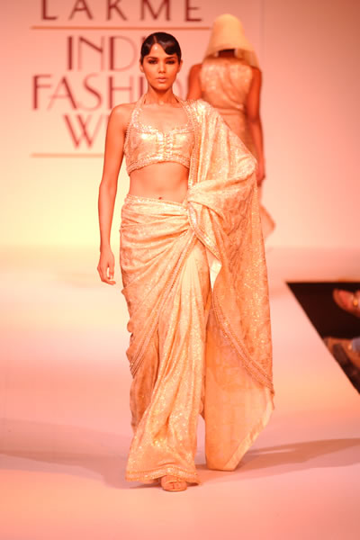 LIFW India Fashion Week 2004 - Dabiri by Divya & Vandana