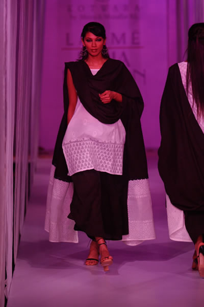LIFW India Fashion Week 2004 - Meera Muzaffer Ali