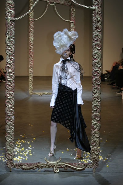 Mercedes Australian Fashion Week Fall 2004 - Gwendolynne