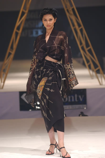 Bali Fashion Week Spring-Summer 2005 - Chaliet Bambang
