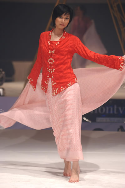 Bali Fashion Week Spring-Summer 2005 - Lenan