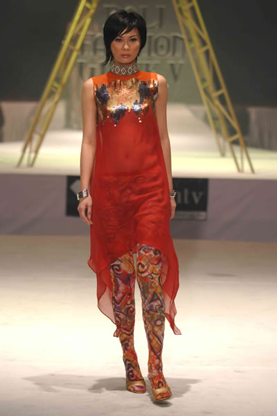 Bali Fashion Week Spring-Summer 2005 - Lenny Agustin