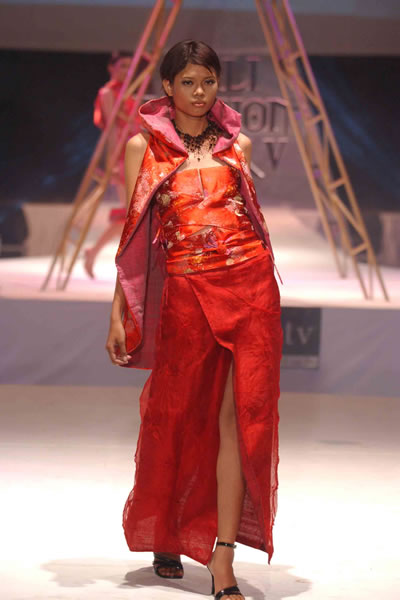 Bali Fashion Week Spring-Summer 2005 - Oka Diputra