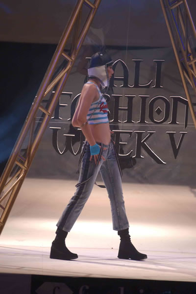 Bali Fashion Week Spring-Summer 2005 - Sandryant