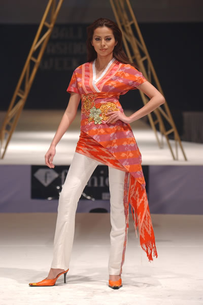 Bali Fashion Week Spring-Summer 2005 - Sofie