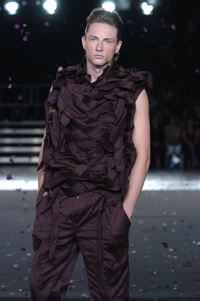 Sao Paulo Fashion Week 2005 - Erika Ikezili