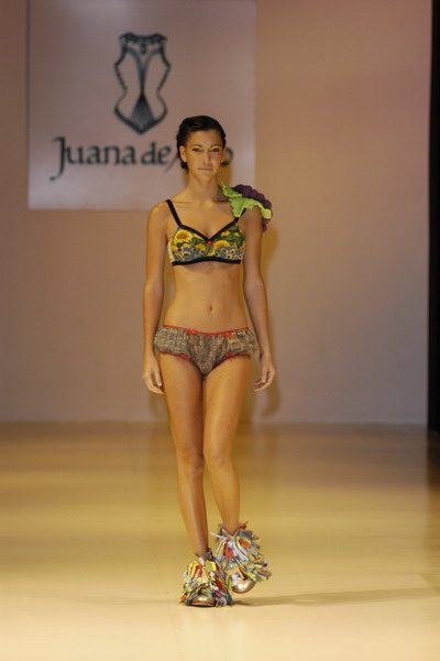 Fashion Week Buenos Aires February 2005 - Juana deArco
