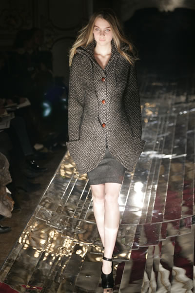 Paris Fashion Week 2005-2006 - Hussein Chalayan